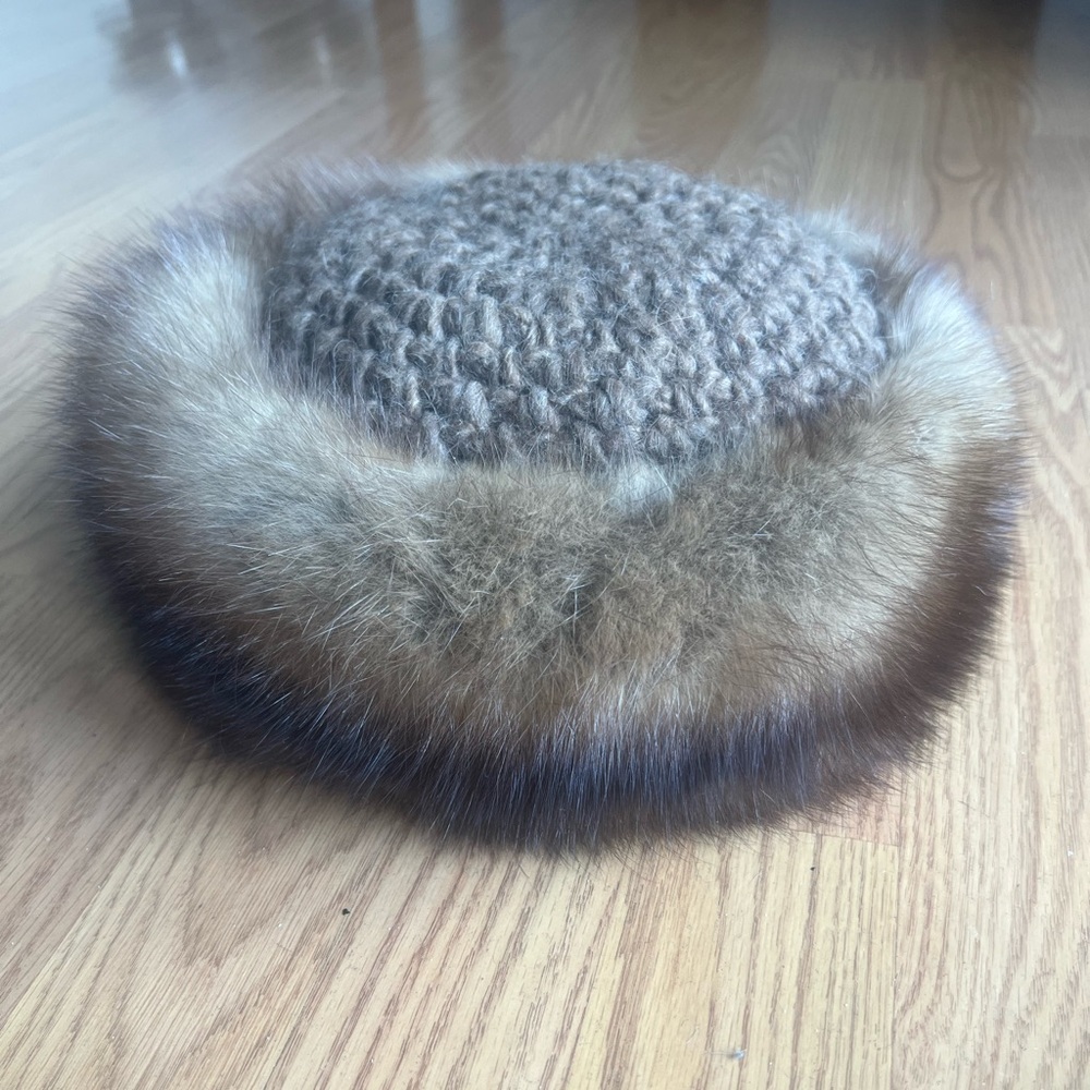 Women’s Vintage fur hat